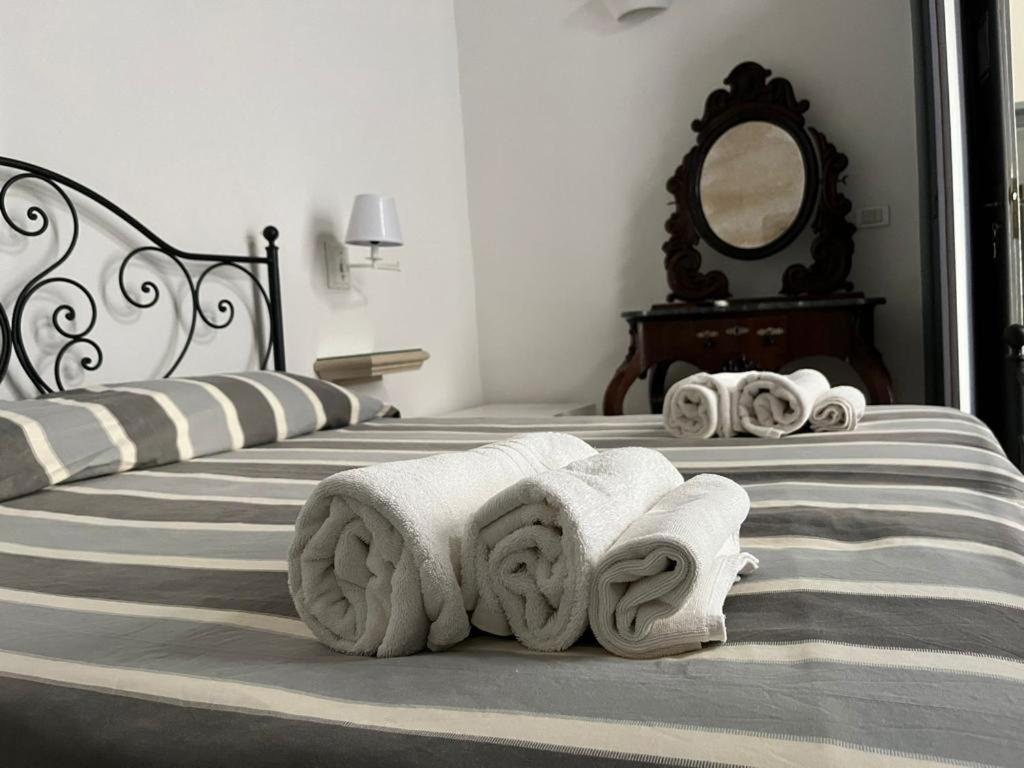 Palazzo Angelelli Bed & Breakfast กัลลีโปลี ภายนอก รูปภาพ