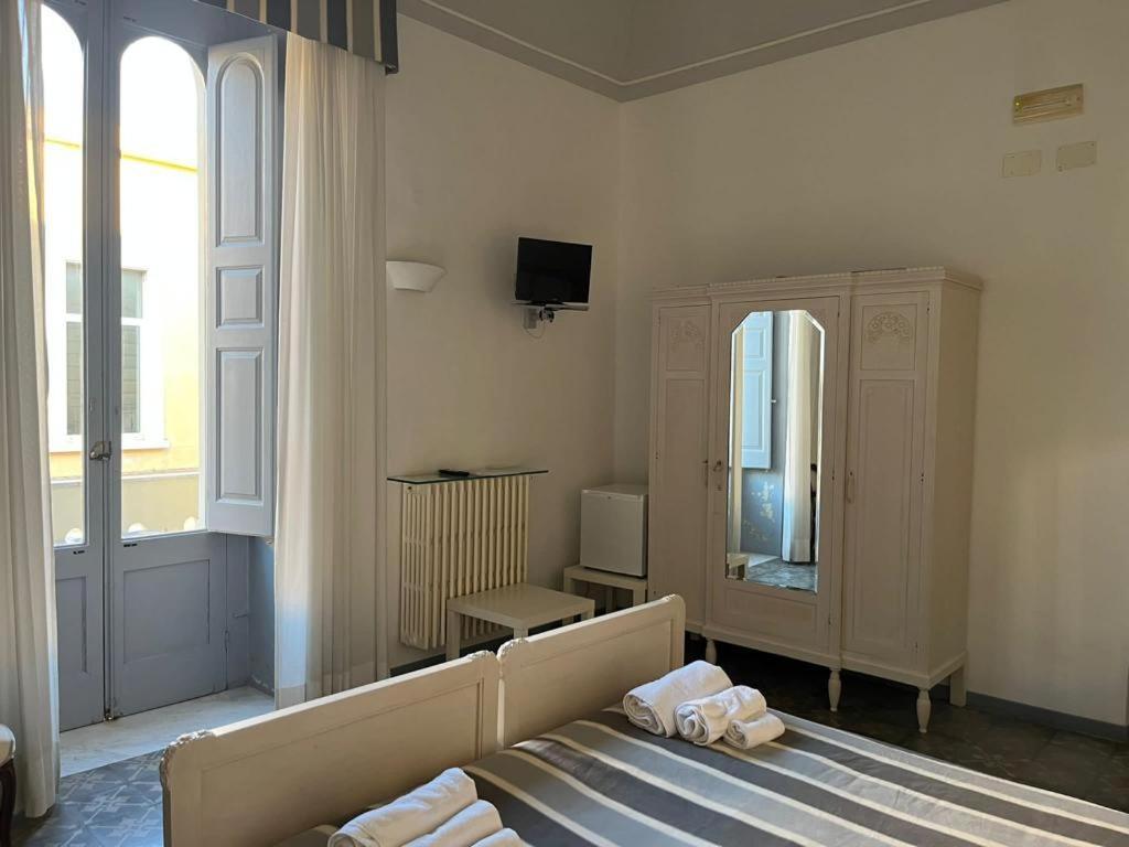 Palazzo Angelelli Bed & Breakfast กัลลีโปลี ภายนอก รูปภาพ