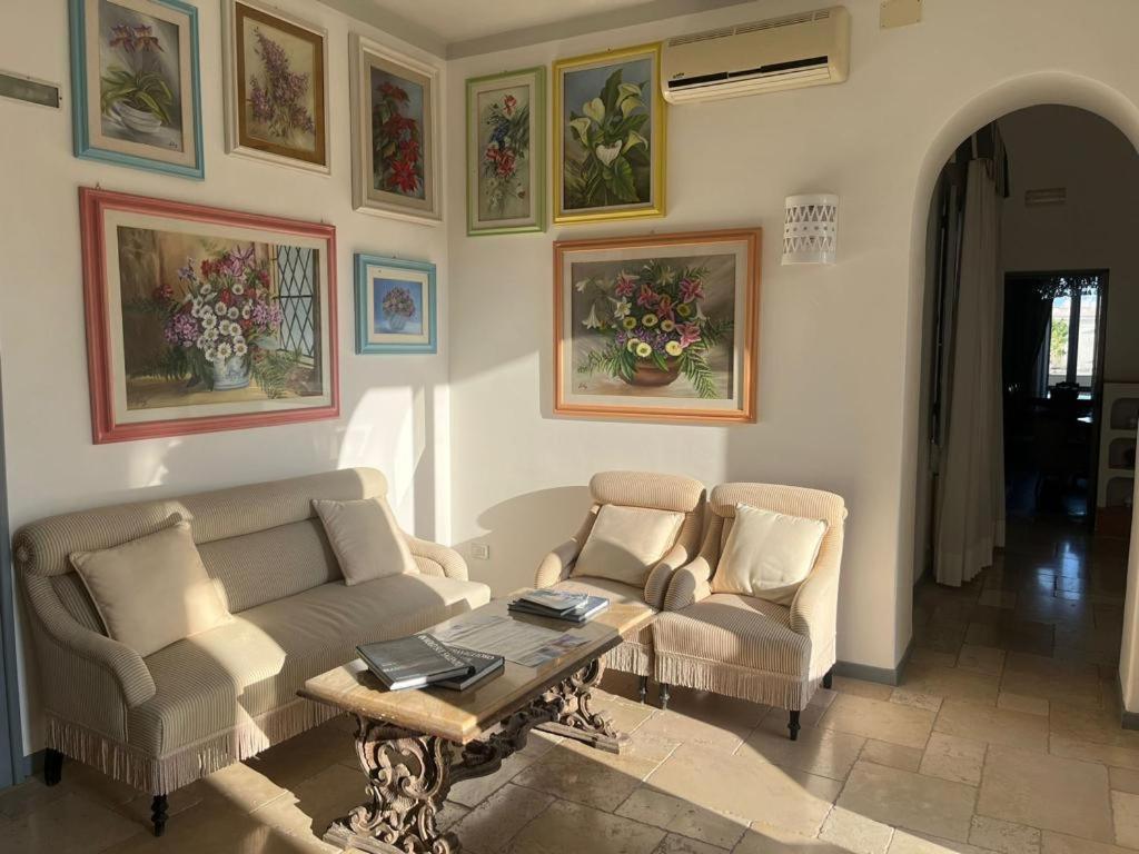 Palazzo Angelelli Bed & Breakfast กัลลีโปลี ภายนอก รูปภาพ