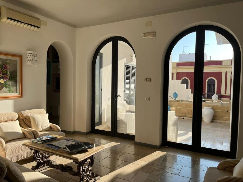Palazzo Angelelli Bed & Breakfast กัลลีโปลี ภายนอก รูปภาพ
