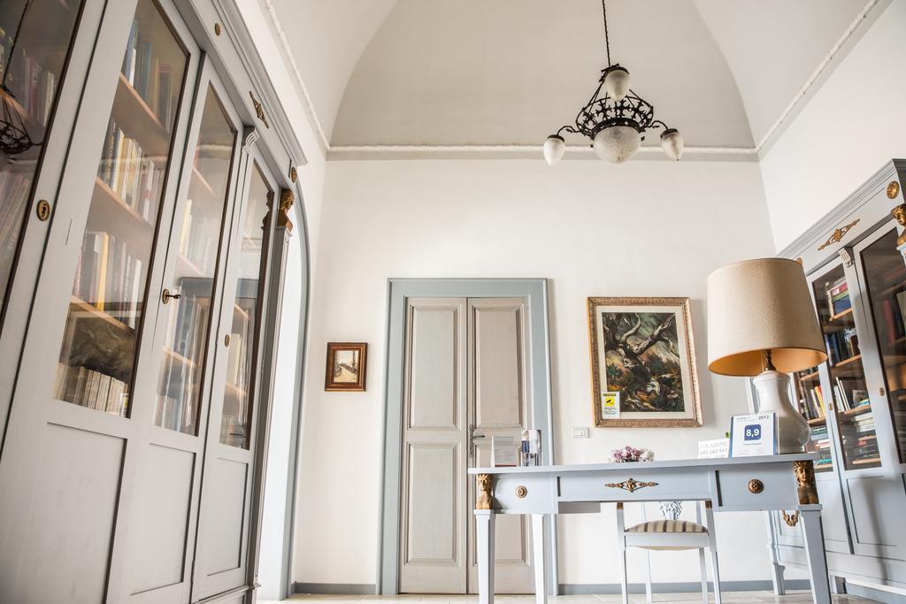 Palazzo Angelelli Bed & Breakfast กัลลีโปลี ภายนอก รูปภาพ