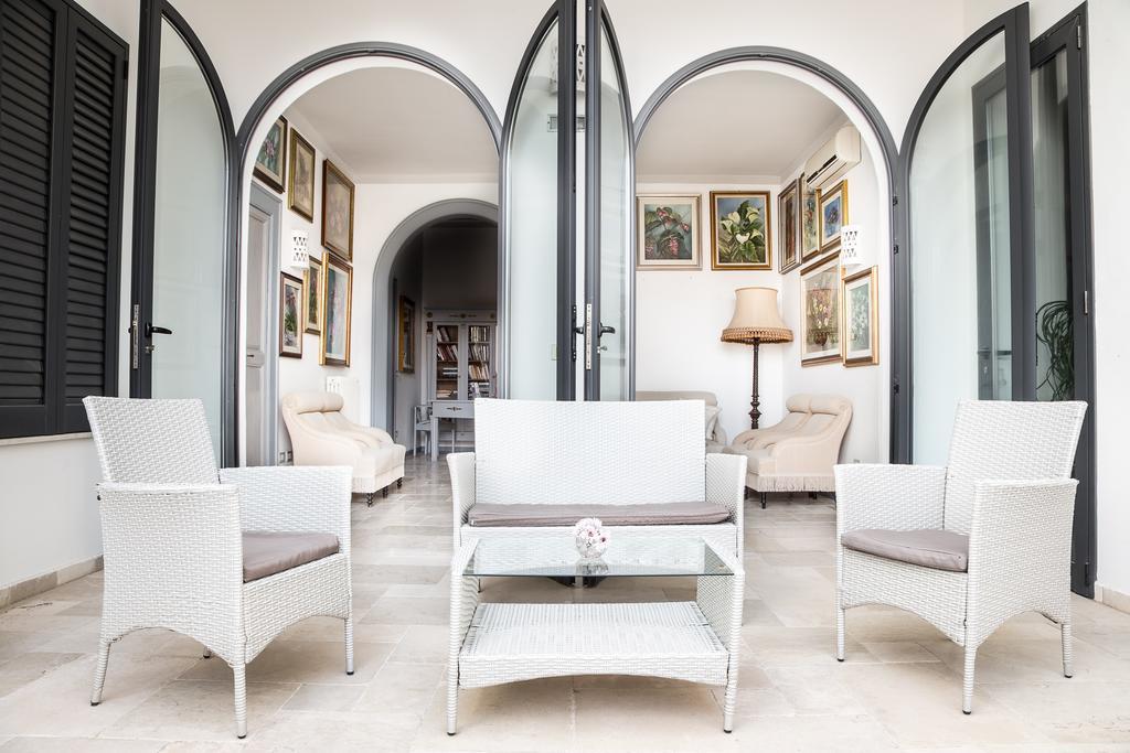 Palazzo Angelelli Bed & Breakfast กัลลีโปลี ภายนอก รูปภาพ