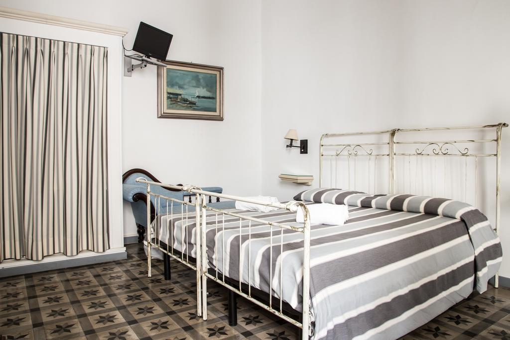 Palazzo Angelelli Bed & Breakfast กัลลีโปลี ภายนอก รูปภาพ