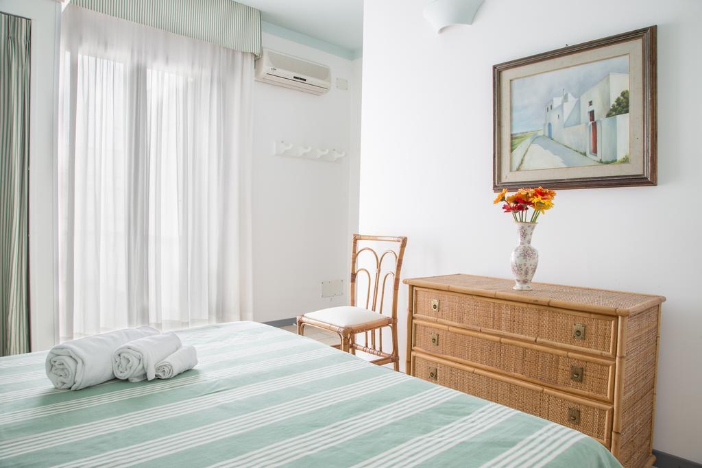 Palazzo Angelelli Bed & Breakfast กัลลีโปลี ภายนอก รูปภาพ