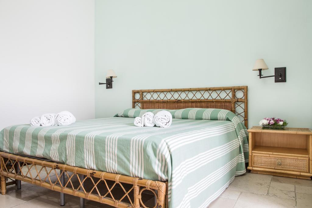 Palazzo Angelelli Bed & Breakfast กัลลีโปลี ภายนอก รูปภาพ