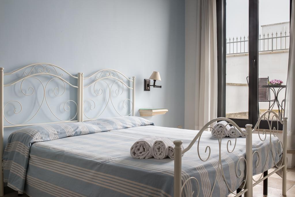 Palazzo Angelelli Bed & Breakfast กัลลีโปลี ภายนอก รูปภาพ
