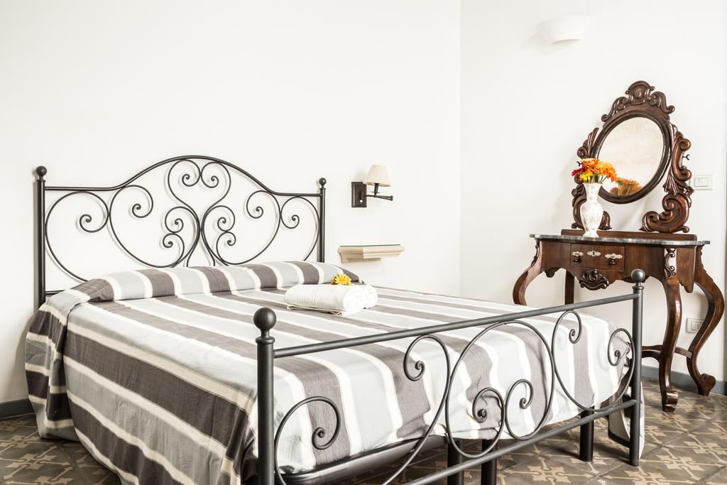 Palazzo Angelelli Bed & Breakfast กัลลีโปลี ภายนอก รูปภาพ