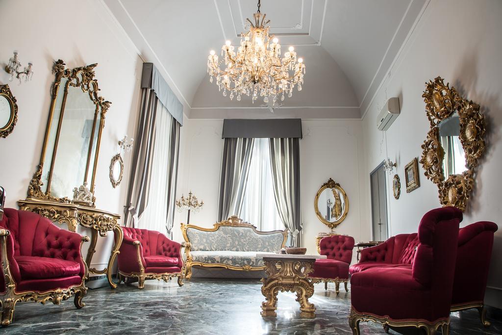Palazzo Angelelli Bed & Breakfast กัลลีโปลี ภายนอก รูปภาพ