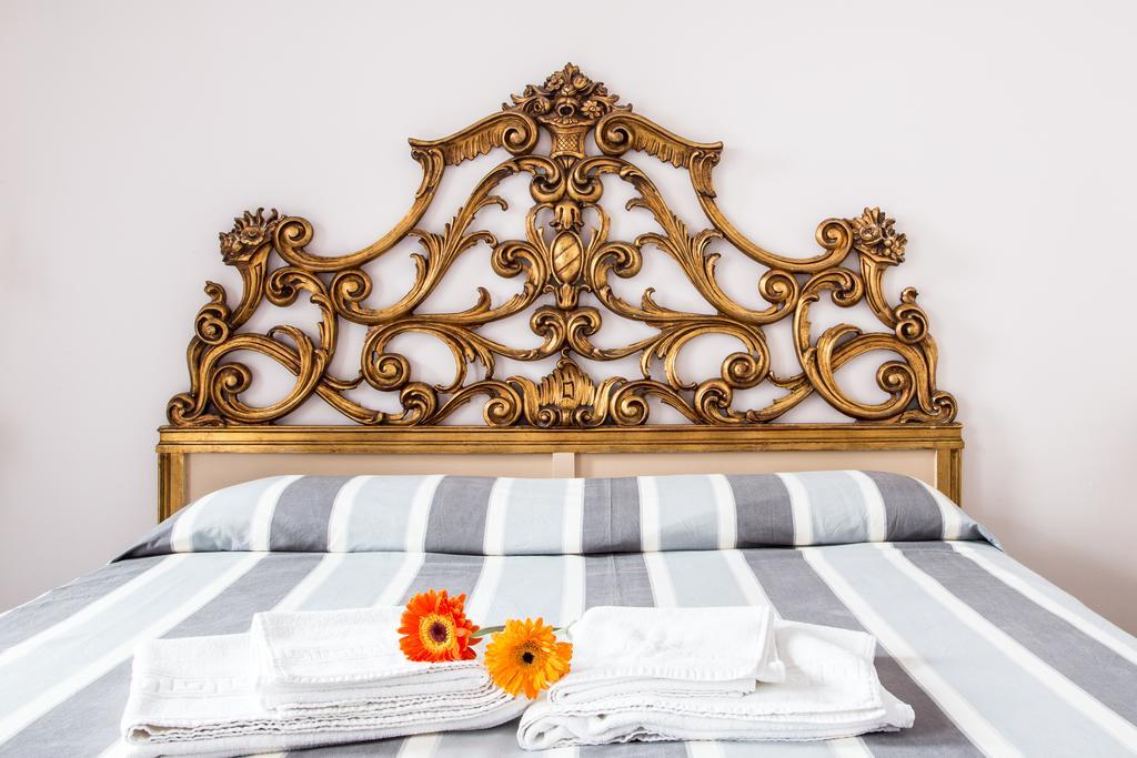 Palazzo Angelelli Bed & Breakfast กัลลีโปลี ภายนอก รูปภาพ