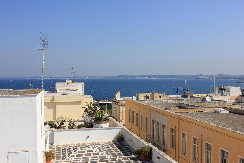 Palazzo Angelelli Bed & Breakfast กัลลีโปลี ภายนอก รูปภาพ